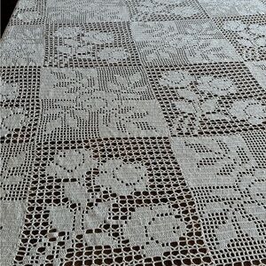 Elegant light cream Lace Tablecloth